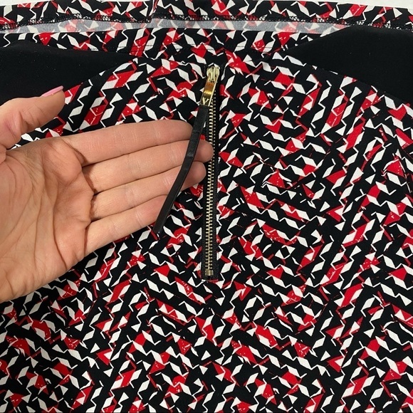 Vince Camuto Abstract Red Black and Red Sleeveless Blouse Top Size XS - Picture 4 of 8